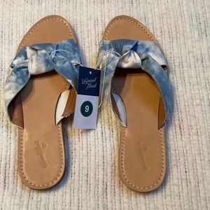 Ladies Universal Thread sandals size 9